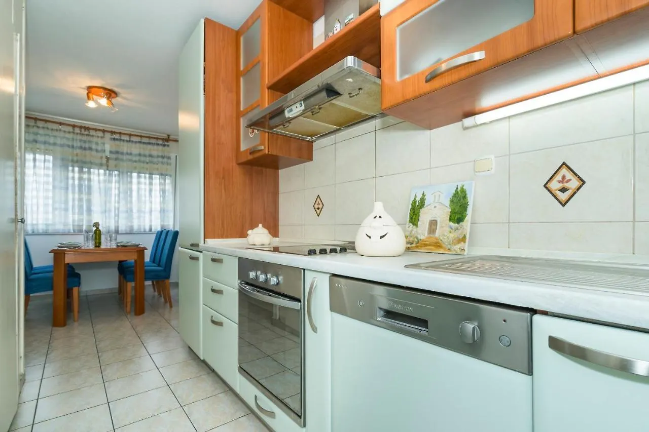 Apt Near Center With Balcony With The Sea View Split Apartment