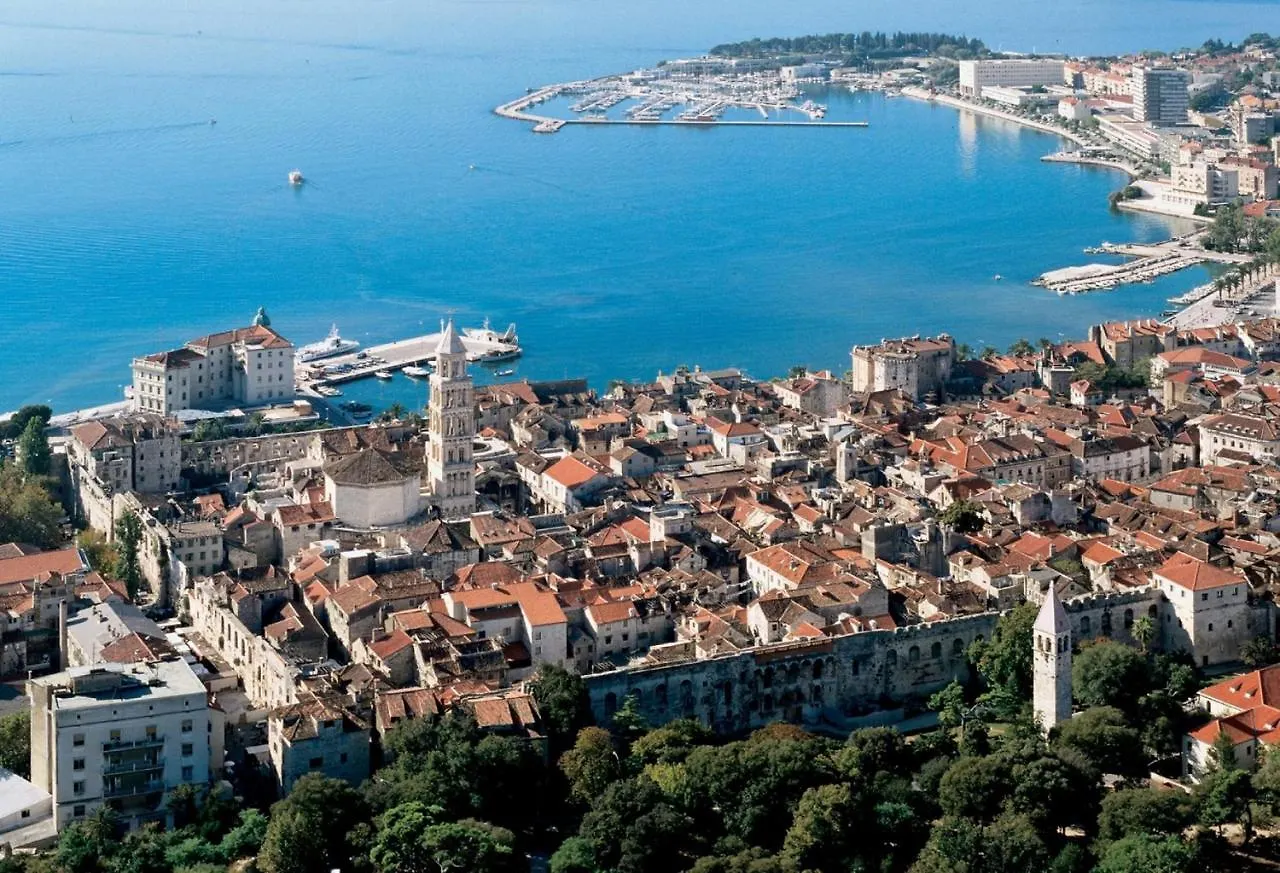 Apt Near Center With Balcony With The Sea View Split Croatia