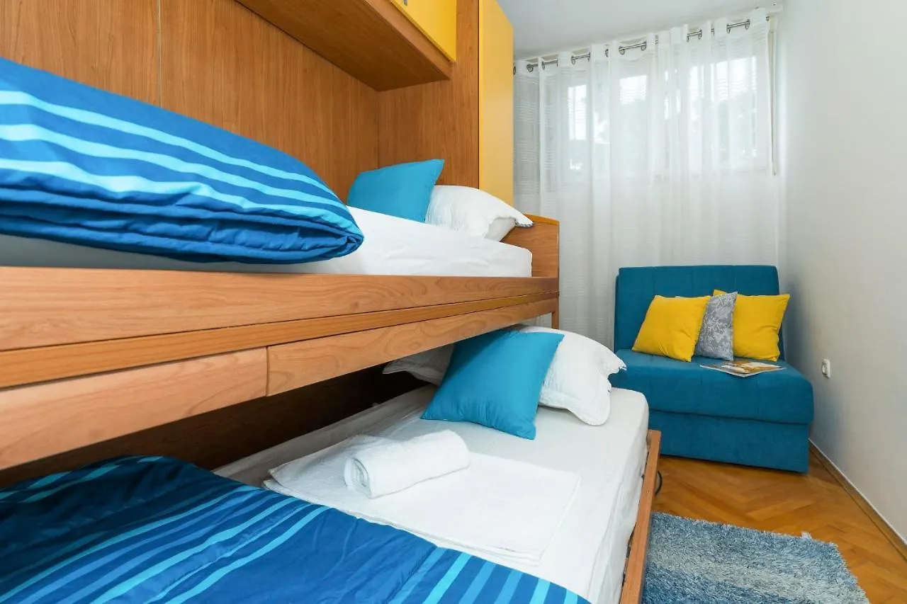 Apt Near Center With Balcony With The Sea View Split